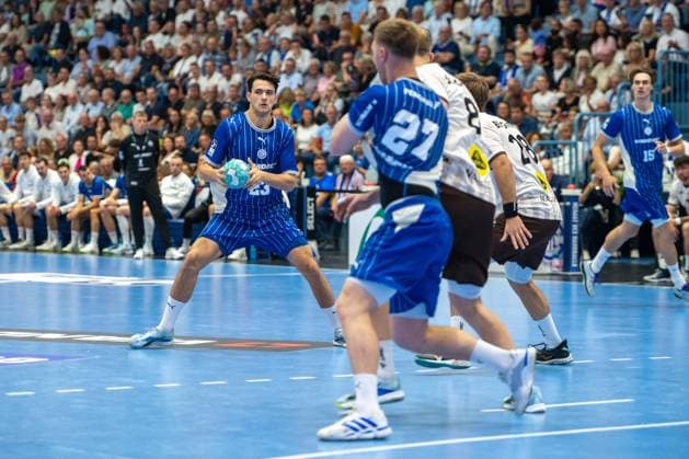 Nicola Roganovic, backcourt player, VfL Gummersbach 23, Kristjan Horžen, pivot, VfL Gummersbach 27, VfL Gummersbach vs. Bergischer Handball Club 06, Opel Handball Bundesliga, Men’s Division, Matchday 6, September 27, 2026, Gummersbach, North Rhine-Westphalia, Germany Copyright: xkolbert-press MartinxWdziecznyx