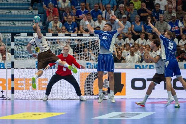 Fynn Hangstein, backcourt player, Bergischer Handball Club 06 10; Bertram Obling, goalkeeper, VfL Gummersbach 16; ätepán Zeman, pivot, VfL Gummersbach 66, VfL Gummersbach vs. Bergischer Handball Club 06, Opel Handball Bundesliga, Men, Matchday 6, September 27, 2026, Gummersbach, North Rhine-Westphalia, Germany Copyright: xkolbert-press MartinxWdziecznyx