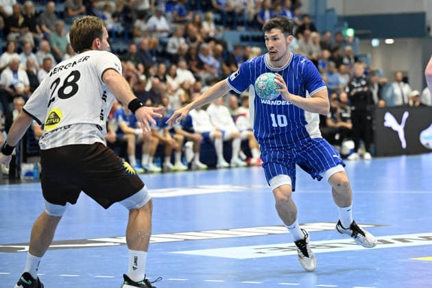 September 27, 2026, GER, Handball, Men s, Opel HBL, 2026–2027 Season, Matchday 6, VfL Gummersbach vs. Bergischer HC. Alex Dujshebaev (VfL Gummersbach, 10) in a one-on-one battle against Tom Bergner (BHC, 28). DFB and DFL regulations prohibit any use of photographs as image sequences and or quasi-video. Gummersbach SCHWALBE Arena, NRW, Germany Copyright: xNordphoto Meuterx