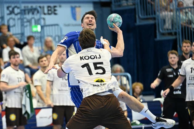 September 27, 2026, GER, Handball, Men s, Opel HBL, 2026–2027 Season, Matchday 6, VfL Gummersbach vs. Bergischer HC Lars Kooij BHC 15, in a duel against Alex Dujshebaev VfL Gummersbach 10, DFB and DFL regulations prohibit any use of photographs as image sequences and or quasi-video Gummersbach SCHWALBE Arena NRW, Germany Copyright: xNordphoto Meuterx