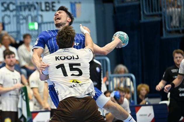September 27, 2026, GER, Handball, Men s, Opel HBL, 2026–2027 Season, Matchday 6, VfL Gummersbach vs. Bergischer HC Lars Kooij BHC 15, in a duel against Alex Dujshebaev VfL Gummersbach 10, DFB and DFL regulations prohibit any use of photographs as image sequences and or quasi-video Gummersbach SCHWALBE Arena, North Rhine-Westphalia, Germany Copyright: xNordphoto Meuterx