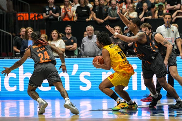 easyCredit Basketball Bundesliga, Matchday 3, Niners Chemnitz vs. Phoenix Hagen, September 27,2026, starting at 4:30 p.m., Chemnitz, Chemnitz Arena. Pictured: 24 Cobe Williams, 33 Trenton Gibson, 22 Nighaeal Ceaser. easyCredit Basketball Bundesliga, Matchday 3, Niners Chemnitz vs. Phoenix Hagen, Chemnitz, Saxony, Germany Copyright: xEHLxMedia MichelxKöhlerx 20262709-Niners-Chemnitz-Phoenix-Hagen_037