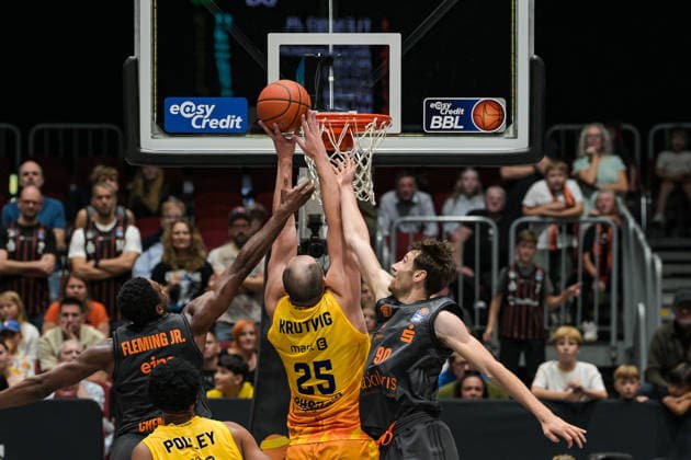 easyCredit Basketball Bundesliga, Matchday 3, Niners Chemnitz vs. Phoenix Hagen, September 27,September 20, 2026, starting at 4:30 p.m., Chemnitz, Chemnitz Arena. In Photo 01: Marcus Graves (12), Tyler Polley (25), Cameron Krutwig (90), Jannis von Seckendorf. easyCredit Basketball Bundesliga, Matchday 3, Niners Chemnitz vs. Phoenix Hagen, Chemnitz, Saxony, Germany Copyright: xEHLxMedia MichelxKöhlerx 20262709-Niners-Chemnitz-Phoenix-Hagen_044