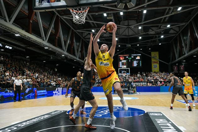 easyCredit Basketball Bundesliga, Matchday 3, Niners Chemnitz vs. Phoenix Hagen, September 27, 2026, starting at 4:30 p.m., Chemnitz, Chemnitz Arena. Pictured: Cameron Krutwig, 25. easyCredit Basketball Bundesliga, Matchday 3, Niners Chemnitz vs. Phoenix Hagen, Chemnitz, Saxony, Germany Copyright: xEHLxMedia MichelxKöhlerx 20262709-Niners-Chemnitz-Phoenix-Hagen_055