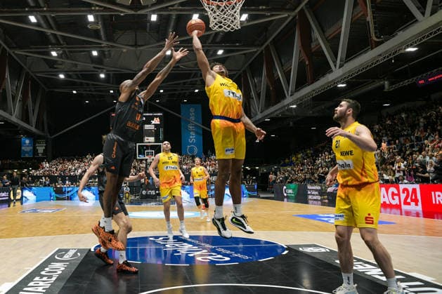 easyCredit Basketball Bundesliga, Matchday 3, Niners Chemnitz vs. Phoenix Hagen, September 27,2026, starting at 4:30 p.m., Chemnitz, Chemnitz Arena. Pictured: No. 17 Darion Atkins, No. 33 Trenton Gibson. easyCredit Basketball Bundesliga, Matchday 3, Niners Chemnitz vs. Phoenix Hagen, Chemnitz, Saxony, Germany Copyright: xEHLxMedia MichelxKöhlerx 20262709-Niners-Chemnitz-Phoenix-Hagen_083