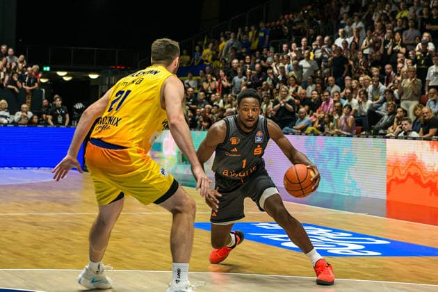 easyCredit Basketball Bundesliga, Matchday 3, Niners Chemnitz vs. Phoenix Hagen, September 27, 2026, starting at 4:30 p.m., Chemnitz, Chemnitz Arena. Pictured: No. 21 Tim Uhlemann, 01 Phlandrous Fleming Jr. easyCredit Basketball Bundesliga, Matchday 3, Niners Chemnitz vs. Phoenix Hagen, Chemnitz, Saxony, Germany Copyright: xEHLxMedia MichelxKöhlerx 20262709-Niners-Chemnitz-Phoenix-Hagen_084