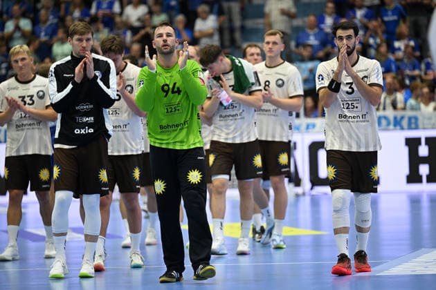September 27, 2026, GER, Handball, Men s, Opel HBL, 2026–2027 Season, Matchday 6, VfL Gummersbach vs. Bergischer HC; the BHC lost; the players thank the fans and sadly leave the court; Kristian van der Merwe, BHC 94 goalkeeper; Gabriel da Rocha Viana, BHC 3; Nico Schöttle (BHC 8), Soeren Steinhaus (BHC 53), Zeb Bjerneld (BHC 33), DFB and DFL regulations prohibit any use of photographs as image sequences and or quasi-video. Gummersbach, SCHWALBE Arena, NRW, Germany Copyright: xNordphoto Meuterx