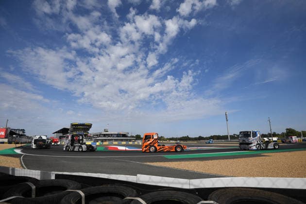 FFSA 24 HEURES CAMIONS 2026 17 RIVALS Romain (fra), Team Albi motor racing, Motorsport Renault, 58 MACHECOURT Guillaume (fra), Team MG Racing, MAN, 15 RIVALS Lucas (fra), Team Albi Motor Racing, Renault, action, during the 5th round of the Championnat de France FFSA Camions 2026, 24 Heures Camions, from September 26 to 27, 2026 on the Bugatti Circuit, in Le Mans, France - Le MansFrance Copyright: xRAINIERxEHRHARDTx