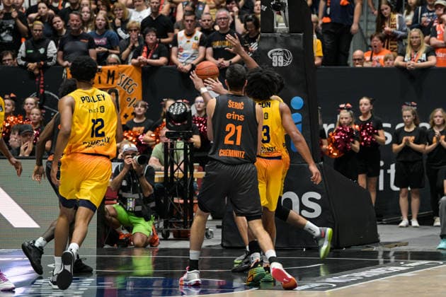 easyCredit Basketball Bundesliga, Matchday 3, Niners Chemnitz vs. Phoenix Hagen, September 27,2026, starting at 4:30 p.m., Chemnitz, Chemnitz Arena. Pictured: 12 Tyler Polley, 21 Mateo Seric, 33 Trenton Gibson, 25 Ben Burnham. easyCredit Basketball Bundesliga, Matchday 3, Niners Chemnitz vs. Phoenix Hagen, Chemnitz, Saxony, Germany Copyright: xEHLxMedia MichelxKöhlerx 20262709-Niners-Chemnitz-Phoenix-Hagen_110