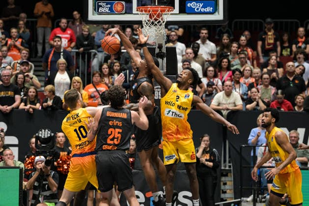 easyCredit Basketball Bundesliga, Matchday 3, Niners Chemnitz vs. Phoenix Hagen, September 27,2026, starting at 4:30 p.m., Chemnitz, Chemnitz Arena. In the photo: 10 Fabian Bleck, 25 Ben Burnham, 22 Nighaeal Ceaser. easyCredit Basketball Bundesliga, Matchday 3, Niners Chemnitz vs. Phoenix Hagen, Chemnitz, Saxony, Germany Copyright: xEHLxMedia MichelxKöhlerx 20262709-Niners-Chemnitz-Phoenix-Hagen_116