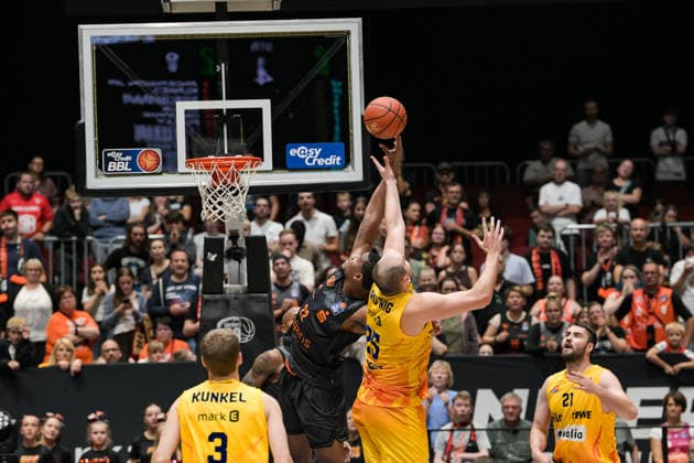 easyCredit Basketball Bundesliga, Matchday 3, Niners Chemnitz vs. Phoenix Hagen, September 27, 2026, starting at 4:30 p.m., Chemnitz, Chemnitz Arena. Pictured: No. 22 Nighaeal Ceaser, 33 Trenton Gibson easyCredit Basketball Bundesliga, Matchday 3, Niners Chemnitz vs. Phoenix Hagen, Chemnitz, Saxony, Germany Copyright: xEHLxMedia MichelxKöhlerx 20262709-Niners-Chemnitz-Phoenix-Hagen_124