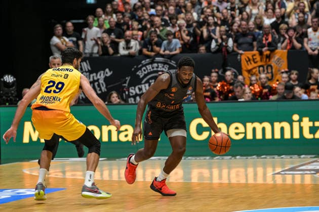 easyCredit Basketball Bundesliga, Matchday 3, Niners Chemnitz vs. Phoenix Hagen, September 27, 2026, starting at 4:30 p.m., Chemnitz, Chemnitz Arena. Pictured: No. 29 Patricio Garino, 01 Phlandrous Fleming Jr. easyCredit Basketball Bundesliga, Matchday 3, Niners Chemnitz vs. Phoenix Hagen, Chemnitz, Saxony, Germany Copyright: xEHLxMedia MichelxKöhlerx 20262709-Niners-Chemnitz-Phoenix-Hagen_125