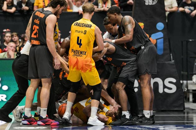 easyCredit Basketball Bundesliga, Matchday 3, Niners Chemnitz vs. Phoenix Hagen, September 27, 2026, starting at 4:30 p.m., Chemnitz, Chemnitz Arena. Pictured: No. 24 Cobe Williams, 03 Adam Kunkel easyCredit Basketball Bundesliga, Matchday 3, Niners Chemnitz vs. Phoenix Hagen, Chemnitz, Saxony, Germany Copyright: xEHLxMedia MichelxKöhlerx 20262709-Niners-Chemnitz-Phoenix-Hagen_134