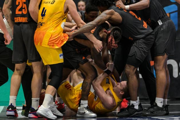 easyCredit Basketball Bundesliga, Matchday 3, Niners Chemnitz vs. Phoenix Hagen, September 27, 2026, starting at 4:30 p.m., Chemnitz, Chemnitz Arena. Pictured: No. 24 Cobe Williams, 03 Adam Kunkel easyCredit Basketball Bundesliga, Matchday 3, Niners Chemnitz vs. Phoenix Hagen, Chemnitz, Saxony, Germany Copyright: xEHLxMedia MichelxKöhlerx 20262709-Niners-Chemnitz-Phoenix-Hagen_135