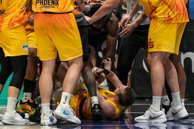 easyCredit Basketball Bundesliga, Matchday 3, Niners Chemnitz vs. Phoenix Hagen, September 27, 2026, starting at 4:30 p.m., Chemnitz, Chemnitz Arena. Pictured: No. 24 Cobe Williams, 03 Adam Kunkel easyCredit Basketball Bundesliga, Matchday 3, Niners Chemnitz vs. Phoenix Hagen, Chemnitz, Saxony, Germany Copyright: xEHLxMedia MichelxKöhlerx 20262709-Niners-Chemnitz-Phoenix-Hagen_136