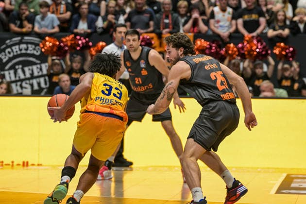 easyCredit Basketball Bundesliga, Matchday 3, Niners Chemnitz vs. Phoenix Hagen, September 27,2026, starting at 4:30 p.m., Chemnitz, Chemnitz Arena. Pictured: No. 33 Trenton Gibson, No. 25 Ben Burnham. easyCredit Basketball Bundesliga, Matchday 3, Niners Chemnitz vs. Phoenix Hagen, Chemnitz, Saxony, Germany Copyright: xEHLxMedia MichelxKöhlerx 20262709-Niners-Chemnitz-Phoenix-Hagen_141