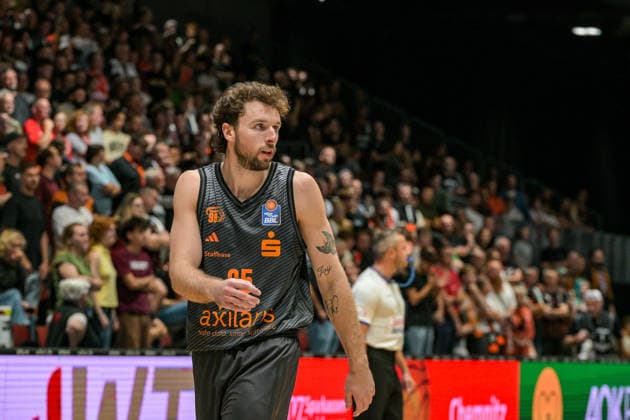 easyCredit Basketball Bundesliga, Matchday 3, Niners Chemnitz vs. Phoenix Hagen, September 27, 2026, starting at 4:30 p.m., Chemnitz, Chemnitz Arena. Pictured: No. 25 Ben Burnham. easyCredit Basketball Bundesliga, Matchday 3, Niners Chemnitz vs. Phoenix Hagen, Chemnitz, Saxony, Germany Copyright: xEHLxMedia MichelxKöhlerx 20262709-Niners-Chemnitz-Phoenix-Hagen_144