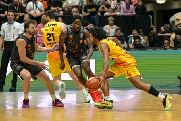 easyCredit Basketball Bundesliga, Matchday 3, Niners Chemnitz vs. Phoenix Hagen, September 27, 2026, starting at 4:30 p.m., Chemnitz, Chemnitz Arena. Pictured: No. 25 Ben Burnham, 01 Phlandrous Fleming Jr., 33 Trenton Gibson easyCredit Basketball Bundesliga, Matchday 3, Niners Chemnitz vs. Phoenix Hagen, Chemnitz, Saxony, Germany Copyright: xEHLxMedia MichelxKöhlerx 20262709-Niners-Chemnitz-Phoenix-Hagen_146