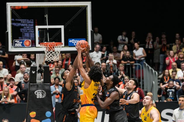 easyCredit Basketball Bundesliga, Matchday 3, Niners Chemnitz vs. Phoenix Hagen, September 27, 2026, starting at 4:30 p.m., Chemnitz, Chemnitz Arena. Pictured: No. 22 Nighaeal Ceaser, 33 Trenton Gibson, easyCredit Basketball Bundesliga, Matchday 3, Niners Chemnitz vs. Phoenix Hagen, Chemnitz, Saxony, Germany Copyright: xEHLxMedia MichelxKöhlerx 20262709-Niners-Chemnitz-Phoenix-Hagen_153