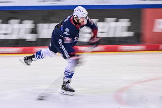 Penny DEL 26 27 Penny DEL Ingolstadt vs. Adler Mannheim Ingolstadt, September 27, 2026: Cutout of Kristian Reichel, Adler Mannheim; 11 with motion, Ingolstadt, September 27, 2026: Penny DEL, Matchday 4, ERC Ingolstadt vs. Adler Mannheim, SATURN Arena, Ingolstadt Copyright: xBEAUTIFULxSPORTS Märklx
