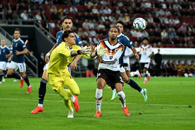 September 27, 2026, xemx, Soccer, UEFA Nations League, Germany vs. Greece, Konstantinos Tzolakis (Greece), Konstantinos Mavropanos (Greece), Kevin Schade (Germany), German National Soccer Team (DFB), Tackle, Action, Battle for the Ball, Augsburg