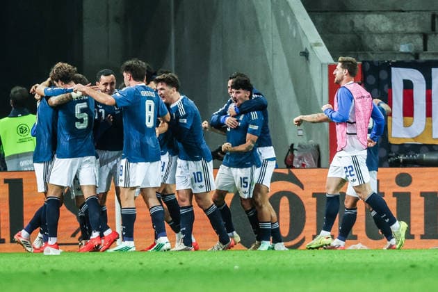Sports, Soccer, UEFA Nations League 2026–2027 Season, Group A2, Matchday 2: Germany vs. Greece, September 27, 2026, WWK Arena, Augsburg: Greece celebrates after taking a 1–0 lead thanks to a goal by Dimitris Kourbelis; the players are celebrating at the WWK Arena in Augsburg, Bavaria, Germany