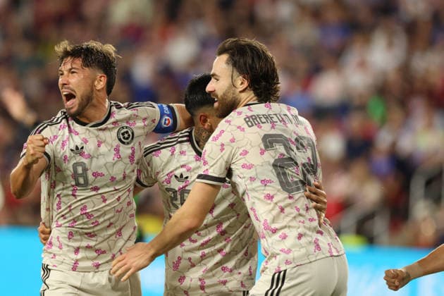 September 29, 2026, St. Louis, Missouri, USA: ST. LOUIS, MO - SEPTEMBER 29: FELIPE LOYOLA and BEN BRERETON of CHILE celebrate with a teammate after scoring during an International Friendly, Länderspiel, Nationalmannschaft against the USA MEN S national team, Nationalteam at Energizer Park in St. Louis, Missouri, on September 29, 2026. St. Louis USA - ZUMAn332 20260929_zsp_n332_030 Copyright: xTaylorxNickersonx