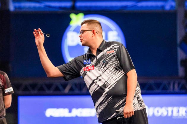 2026 BOYLE Sports World Grand Prix Gian van Veen throws a dart during the 2026 Boyle Sports World Grand Prix at Mattioli Arena, Leicester, United Kingdom on 29 September 2026 Credit: James Hibbert Every Second Media Editorial use only. All images are copyright Every Second Media Limited. No images may be reproduced without prior permission. Copyright: xIMAGO EveryxSecondxMediax ESM-2193-0033 JamesxHibbertx xEveryxSecondxMediax