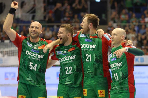 September 30, 2026, xgox, Opel HBL Handball, SC Magdeburg vs. THW Kiel, from left: Oscar Bergendahl (Magdeburg), 54, Lukas Mertens (Magdeburg), 22, Albin Lagergren (Magdeburg), 21, Daniel Pettersson (Magdeburg), 11; Celebrating the victory; Celebrations after the game (Magdeburg)