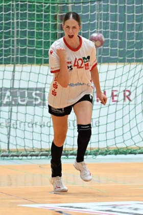 September 30, 2026, GER, Handball, Women, DHB Cup, 2026–2027 Season, Matchday 2, HSV Solingen Gräfrath 76 vs. TuS Metzingen, Goal celebration, Cheering, Victory lap, Deborah Spatz, HSV Solingen Gräfrath 42, Solingen Klingenhalle, NRW, Germany Copyright: xNordphoto Meuterx