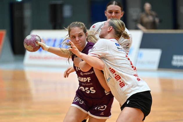 September 30, 2026, GER, Handball, Women, DHB Cup, 2026–2027 Season, Matchday 2, HSV Solingen Gräfrath 76 vs. TuS Metzingen Johanna Farkas (TuS Metzingen 19), in a one-on-one battle against Emma Elisabeth Schwitzer (HSV Solingen Gräfrath 14), Solingen Klingenhalle, North Rhine-Westphalia, Germany Copyright: xNordphoto Meuterx