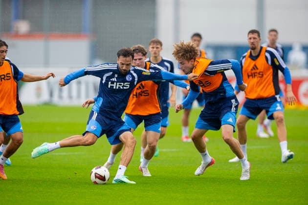 October 1, 2026, Soccer, FC Schalke 04 practice featuring Kenan Karaman (FC Schalke 04) and Mika Khadr (FC Schalke 04), Gelsenkirchen, FC Schalke 04 training facility, North Rhine-Westphalia, Germany, xRHR PHOTO YYx Copyright: RHR-FOTOx RHR-FOTO YY