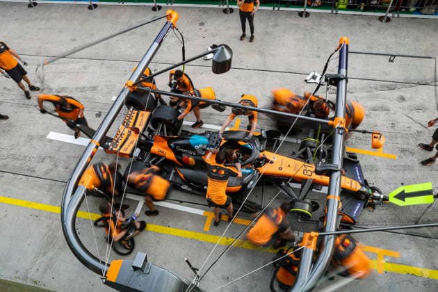 F1 - BAHRAIN GRAND PRIX IN MALAYSIA 2026 McLaren F1 Team pit stop practice mechanic, mecanicien, mechanics during the 2026 Formula 1 Bahrain Grand Prix in Malaysia, 16th round of the 2026 Formula One World Championship, WM, Weltmeisterschaft from October 2 to 4, 2026 on the Sepang International Circuit, in Sepang, Malaysia - SepangMalaysia Copyright: xXavixBonillax