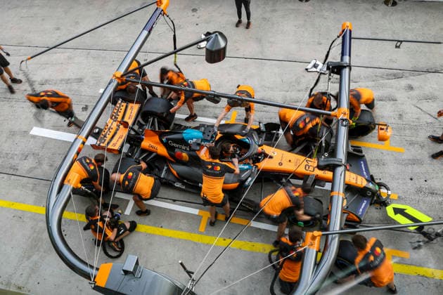 F1 - BAHRAIN GRAND PRIX IN MALAYSIA 2026 McLaren F1 Team pit stop practice mechanic, mecanicien, mechanics during the 2026 Formula 1 Bahrain Grand Prix in Malaysia, 16th round of the 2026 Formula One World Championship, WM, Weltmeisterschaft from October 2 to 4, 2026 on the Sepang International Circuit, in Sepang, Malaysia - SepangMalaysia Copyright: xXavixBonillax