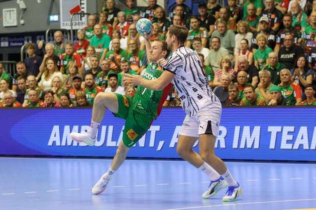 September 30, 2026, xgox, Handball, Opel HBL, SC Magdeburg vs. THW Kiel, emspor, from left: Felix Claar (Magdeburg), 7, Harald Reinkind (Kiel), 6; duel, battle, tackle, Magdeburg