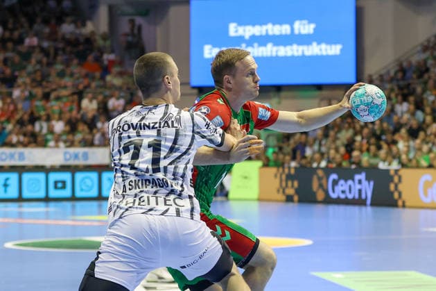 September 30, 2026, xgox, Handball Opel HBL SC Magdeburg vs. THW Kiel, emspor, from left: Elias Ellefsen (Skipagotu, Kiel), 71, Omar Ingi Magnusson (Magdeburg), 14; duel, battle, tackle, Magdeburg