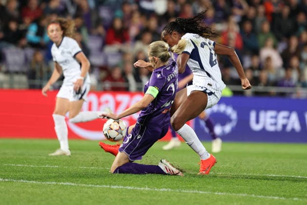 FK Austria Wien v FC Internazionale Milano - UEFA Women s Champions League 26 27 MD2 Brittany Raphino of FC Internazionale Milano challenged by Carina Wenninger of FK Austria Wienduring the UEFA Women s Champions League Matchday 2 match between FK Austria Wien and FC Internazionale Milano at Franz-Horr-Stadion on October 1, 2026 in Vienna, Austria. Vienna Franz-Horr-Stadion Austria Copyright: xYigitxOerme PSxImagesxYigitxOerme PSxImagesx
