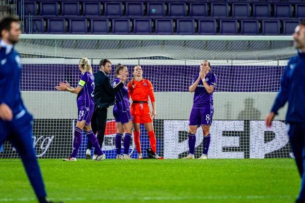 SOCCER - WCL, A.Wien vs Inter VIENNA,AUSTRIA,01.OCT.26 - SOCCER - UEFA Women s Champions League, FK Austria Wien vs FC Internationale Milano. Image shows the disappointment of Jasmin Pal and Katharina Schiechtl (A.Wien). GEPAxpictures xKevinxHackner