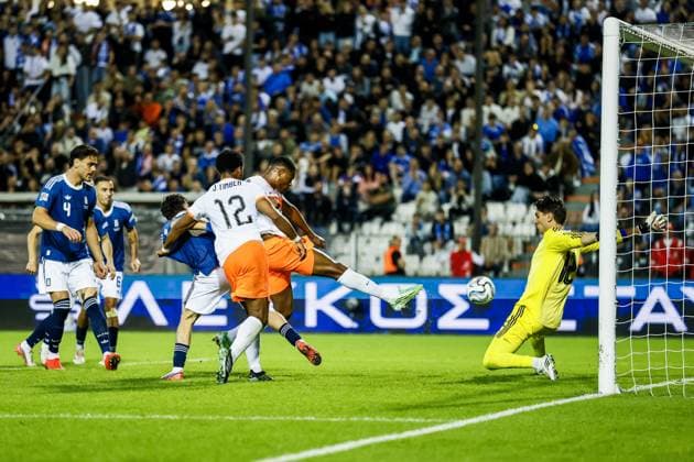 THESSALONIKI - Denzel Dumfries of the Netherlands (m) scores from an offside position and the goal is disallowed during the UEFA Nations League match between Greece and the Netherlands at Toumba Stadium on 1 October 2026 in Greece. KOEN VAN WEEL ANP xVIxANPxSportx xxANPxIVx 571100279 originalFilename: 571100279