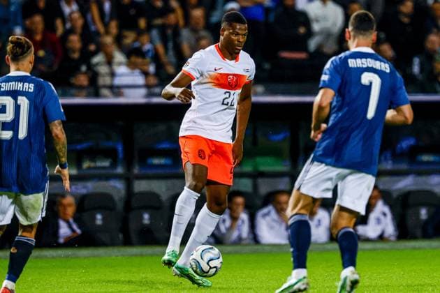 THESSALONIKI - Denzel Dumfries of the Netherlands dribbles with the ball during the UEFA Nations League match between Greece and the Netherlands at the Toumba Stadium on 1 October 2026 in Thessaloniki, Greece. MARCEL TER BALS ANP UEFA Nations League 2026 27 xVIxANPxSportx xMarcelxterxBalsxIVx 571107542 originalFilename: 571107542
