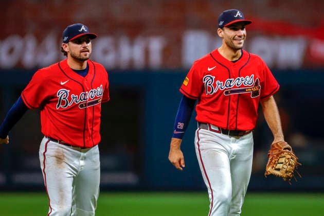 Atlanta Braves first baseman Matt Olson (28) smiles after defeating the Philadelphia Phillies in game three of the MLB, Baseball Herren, USA National League Wild Card round at Truist Park in Atlanta, Georgia on Thursday, October 1, 2026. ATL20261001339 MIKExZARRILLI