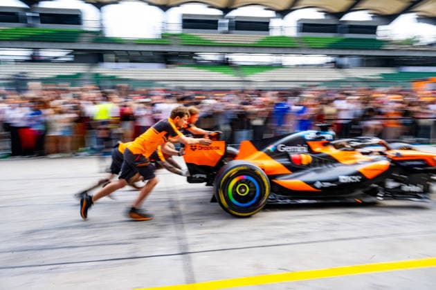 MOTORSPORTS - Formula 1 - 2026 Bahrain Grand Prix in Malaysia Photo by IPA ABACAPRESS.COM89208077 - McLaren Mastercard F1 Team pit stop practice during Media Day for the 2026 Formula 1 Gulf Air Bahrain Grand Prix in Malaysia at the Sepang International Circuit in Sepang, Malaysia. Round 16 of 23 of the 2026 FIA Formula One World Championship, WM, Weltmeisterschaft held October 2–4, 2026. The race was moved from Bahrain to Malaysia and held at the Sepang International Circuit during the 2026 Bahrain Grand Prix in Malaysia, part of the Formula 1 Championship, on October 1, 2026. Copyright: xIPAxSport ABACAx