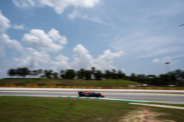 F1 - BAHRAIN GRAND PRIX IN MALAYSIA 2026 06 HADJAR Isack (fra), Red Bull Racing Ford RB22, action during the 2026 Formula 1 Bahrain Grand Prix in Malaysia, 16th round of the 2026 Formula One World Championship, WM, Weltmeisterschaft from October 2 to 4, 2026 on the Sepang International Circuit, in Sepang, Malaysia - SepangMalaysia Copyright: xALBERTOxVIMERCATIx