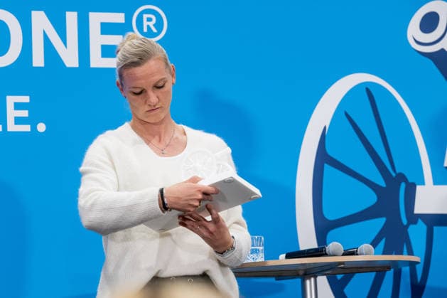 Alexandra Popp, soccer player and Olympic champion, examines one of the trophies at the awards ceremony honoring the top goal scorers in German amateur soccer at the Volkswagen VW Media Lounge, themed Goal Scorer’s Cannon for All (GER), Germany vs. Serbia, soccer, UEFA Nations League, League A group stage, Matchday 3, 2026–2027 season, October 1, 2026. DFL and DFB regulations prohibit any use of photographs as image sequences and or quasi-video. Photo: HMB Media, Heike Feiner Copyright: HMBxMedia HeikexFeiner