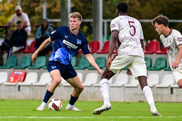 October 2, 2026, GER, Soccer, Men s, FSP, FC Augsburg vs. Hertha BSC Berlin Luca Schuler (Hertha BSC), 18, Chrislain Matsima (FC Augsburg), 5, Robin Fellhauer (FC Augsburg), 19, Augsburg, Paul Renz Academy, Bavaria, Germany Copyright: xNordphotox xHafnerx