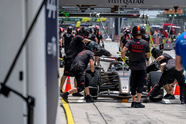SEPANG, MALAYSIA: Gabriel Bortoleto, racing for the Audi Revolut F1 Team team during the 2026 Formula 1 Bahrain Grand Prix at the Sepang International Circuit in Sepang, Malaysia