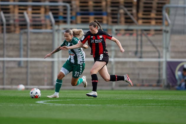 Soccer I Women s I 2026–2027 Season I Bundesliga I Bayer 04 Leverkusen vs. Werder Bremen I October 2, 2026 Jenny Hipp (23), Werder Bremen, and Claudia Wenger (5), Bayer 04 Leverkusen in a tackle at the Ulrich Haberland Stadium in Leverkusen, North Rhine-Westphalia, Germany Copyright: xLobeca CedricxSiefkerx