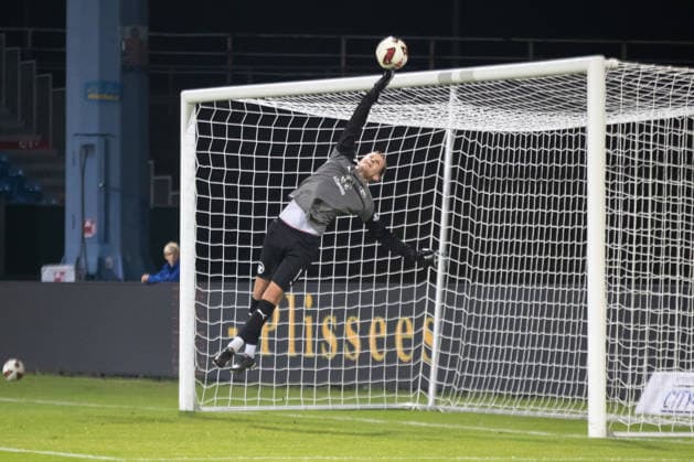 Soccer: Saxony Cup, 1 FC Lok Leipzig vs. SV Liebertwolkwitz, October 2, 2026—Brilliant save by goalkeeper Florian Sowade 1, SV Liebertwolkwitz, who deflects the ball over the crossbar with his fingertips. Soccer, Wernesgrüner Saxony Cup 2026–2027, Round 3: 1 FC Lok Leipzig vs. SV Liebertwolkwitz on October 2, 2026, at Bruno Plache Stadium, Leipzig Copyright: xBEAUTIFULxSPORTS JanxKaeferx