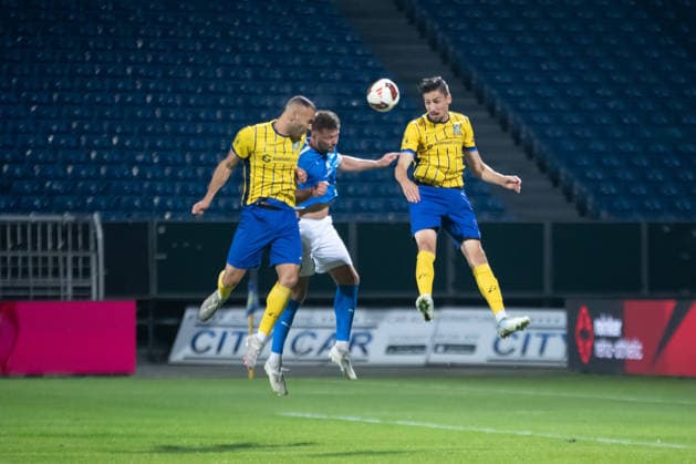 Soccer Saxony Cup, 1 FC Lok Leipzig vs. SV Liebertwolkwitz, October 2, 2026. From left, in mid-air: Djamal Ziane (13), Lok Leipzig; Vincent Müller (5), SV Liebertwolkwitz, Alexander Siebeck 14, Lok Leipzig Soccer, Wernesgrüner Saxony Cup 2026–2027, Round 3: 1 FC Lok Leipzig vs. SV Liebertwolkwitz on October 2, 2026, at Bruno Plache Stadium, Leipzig Copyright: xBEAUTIFULxSPORTS JanxKaeferx