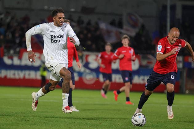 October 2, 2026, Soccer, Men s, Bavarian Regional League, 2026–2027 Season, Matchday 12: SpVgg Unterhaching vs. FC Schweinfurt 05. From left: Mike Dellinger (FC Schweinfurt 05, No. 10) against Manuel Stiefler (SpVgg Unterhaching, No. 08). Unterhaching Uhlsport Park, Unterhaching, Bavaria, Germany
